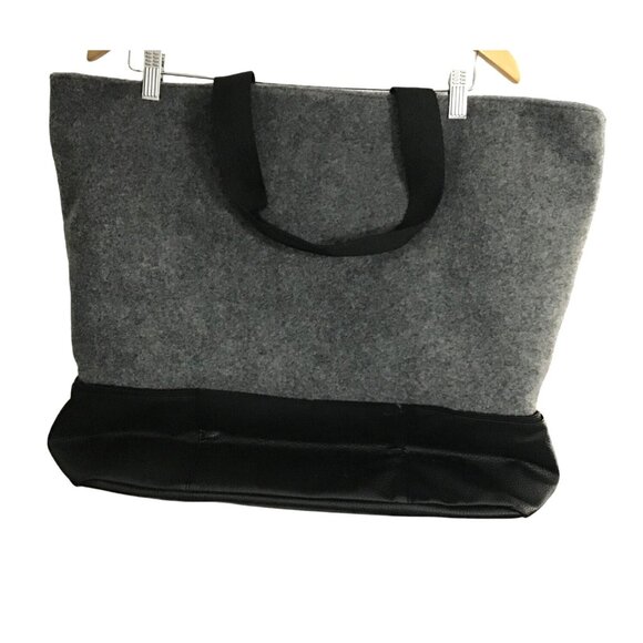 DSW GREY/BLACK TOTE TRAVEL BAG WITH BOTTOM ZIPPER COMPARTMENT AND OUTSIDE POCKET - Picture 2 of 6
